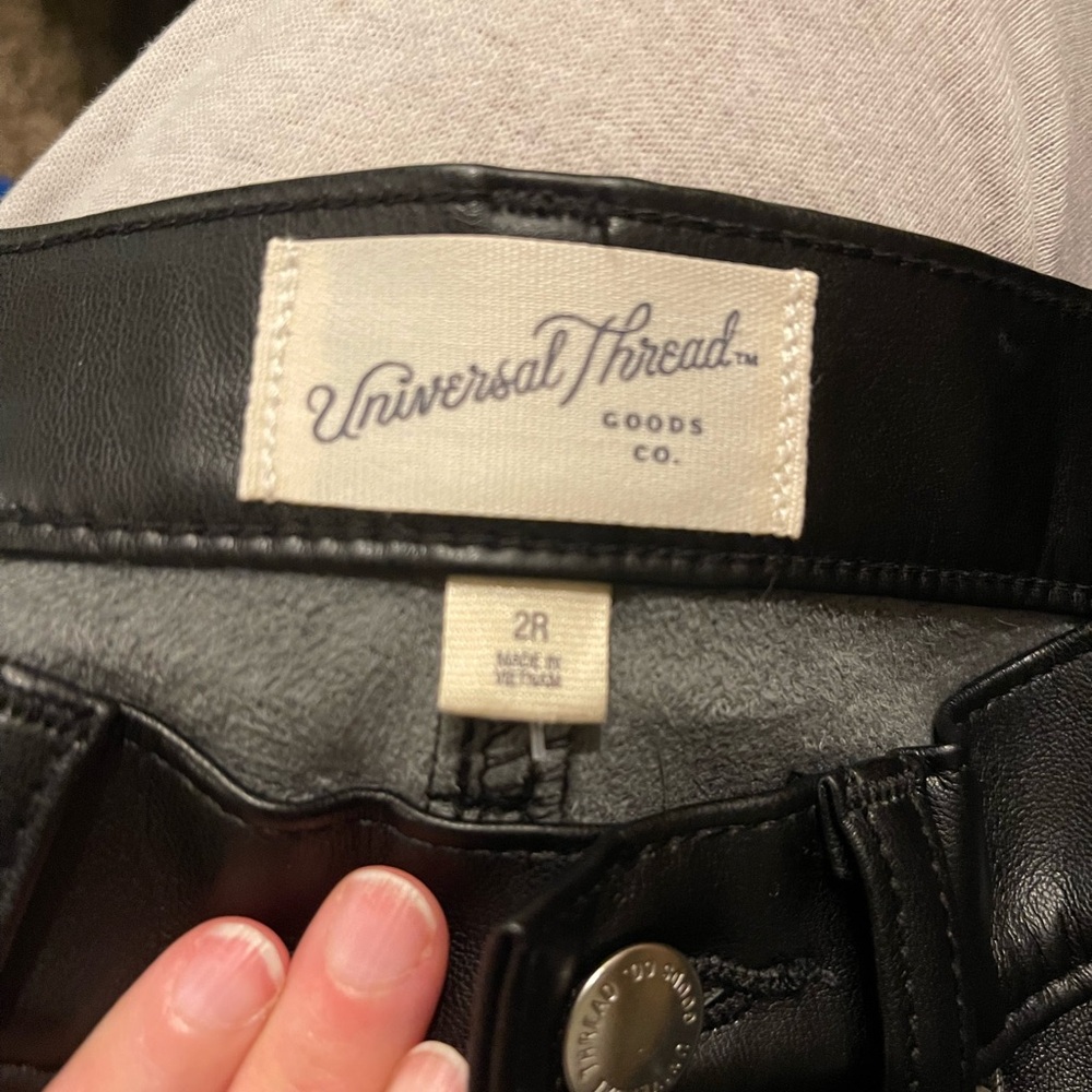 Universal Thread Target Mid Rise 80s Slim Two Tone Black Jeans Faux Leather 2R - Picture 6 of 6